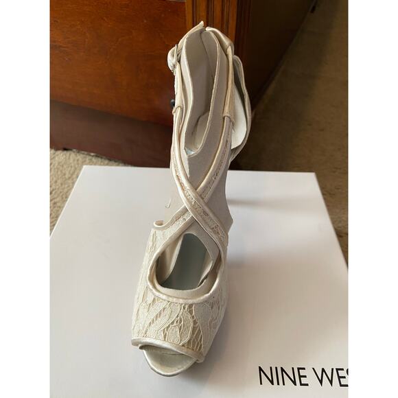 Nine West white Hanya peep toe heels NEW Size 6.5 - Picture 2 of 5